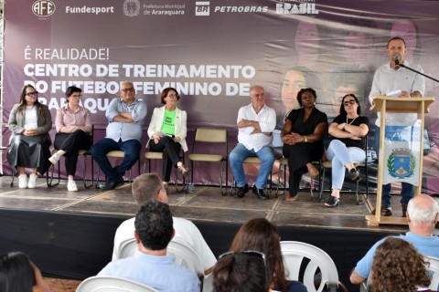 Magda Chambriard, Presidente da Petrobras vêm para Araraquara autorizar a construção do Centro de Treinamento do Futebol Feminino!